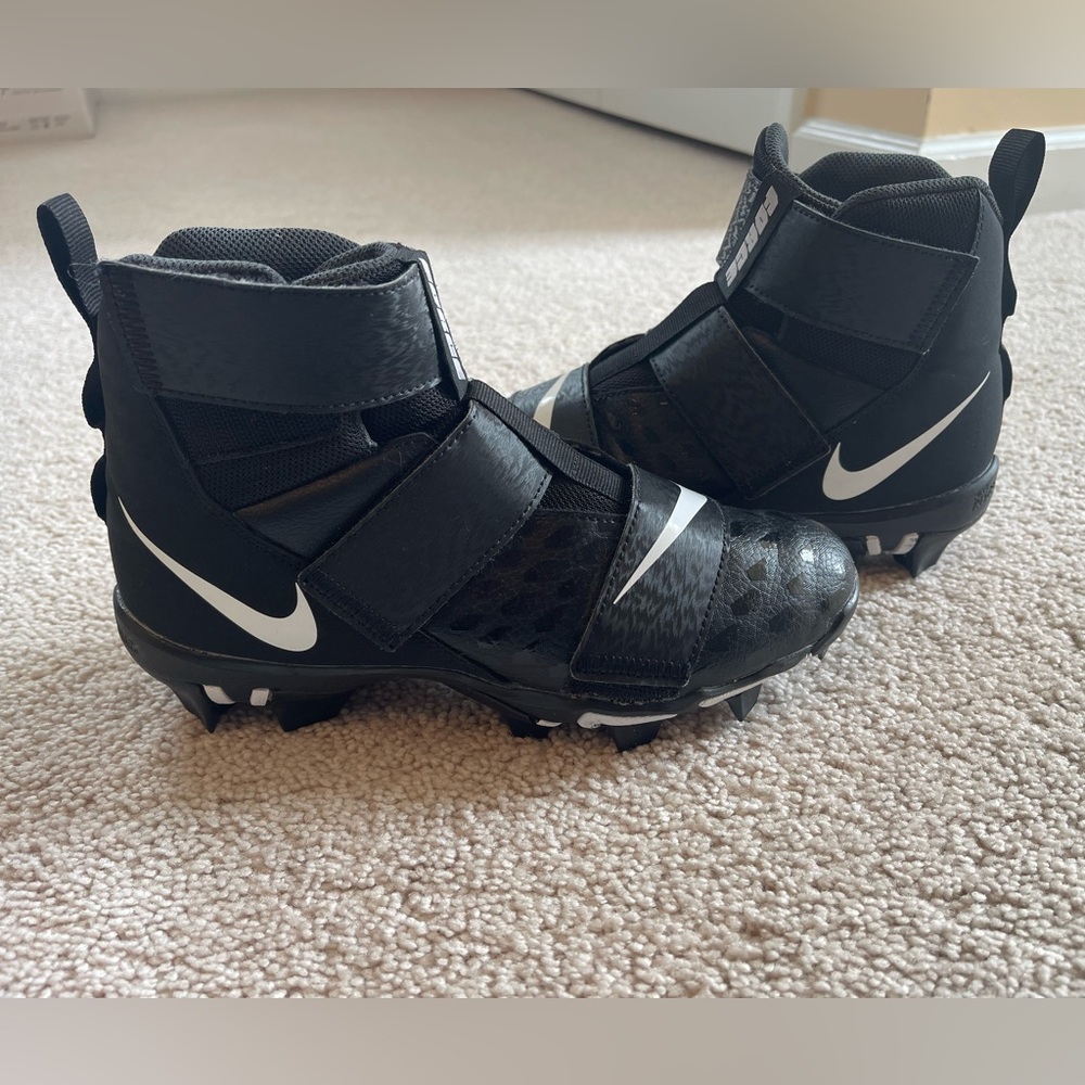Youth Nike Force Savage Shark 2